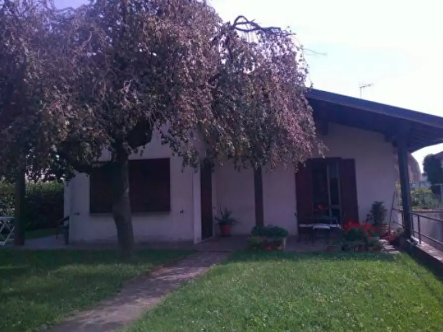 Immagine 1 di Villa in vendita  in Via Civilta' del Lavoro a Verolanuova