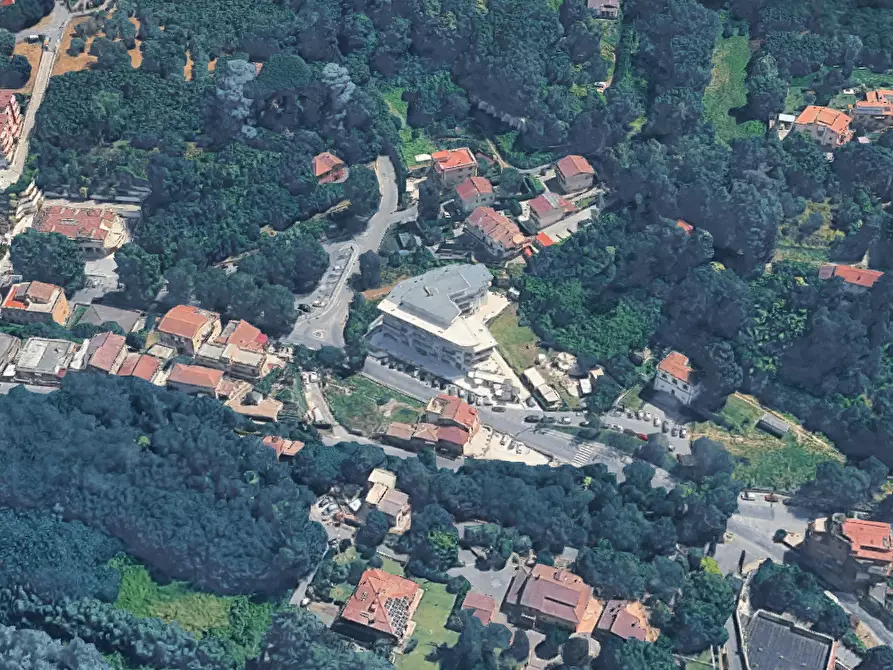 Immagine 2 di Negozio in vendita  in viale Ungheria a Zagarolo