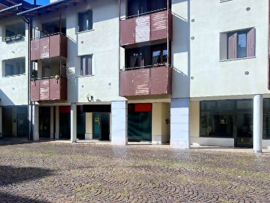 Immagine 1 di Negozio in vendita  in Piazza Nicolò di Maniago a Maniago