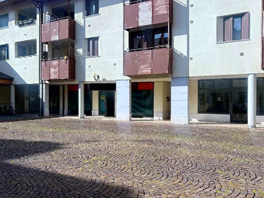 Immagine 2 di Negozio in vendita  in Piazza Nicolò di Maniago a Maniago