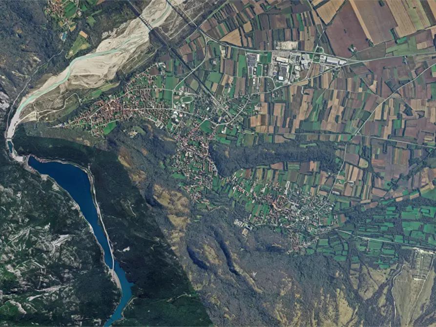 Immagine 27 di Villa in vendita  in Via Giuseppe Mazzini a Montereale Valcellina