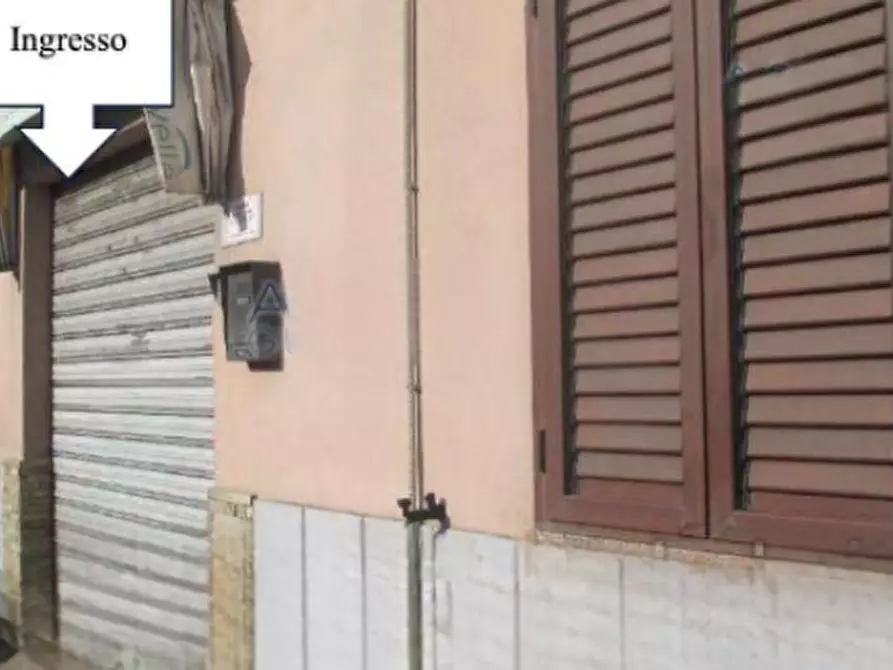 Immagine 1 di Laboratorio in vendita  in Via S. Valeriano a Monserrato