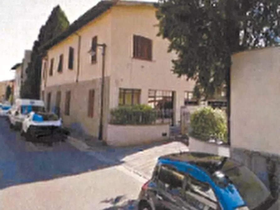 Immagine 5 di Appartamento in vendita  in via Montello a Campi Bisenzio
