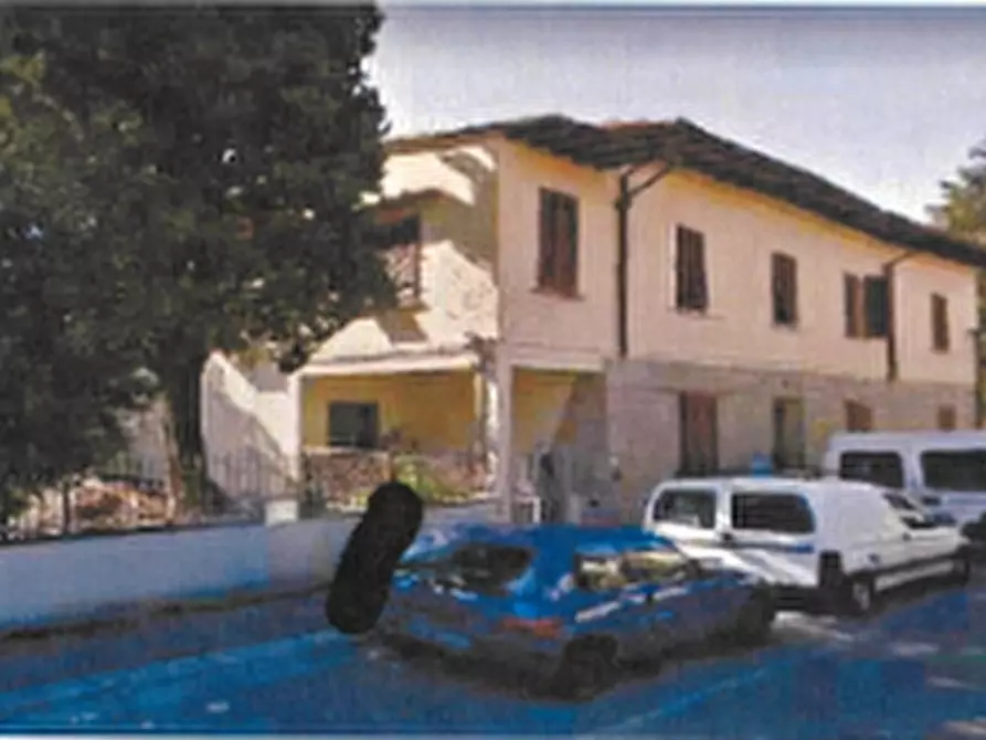 Immagine 6 di Appartamento in vendita  in via Montello a Campi Bisenzio