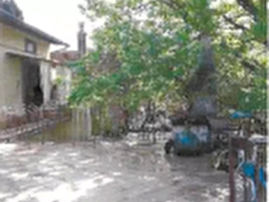 Immagine 10 di Appartamento in vendita  in via Montello a Campi Bisenzio
