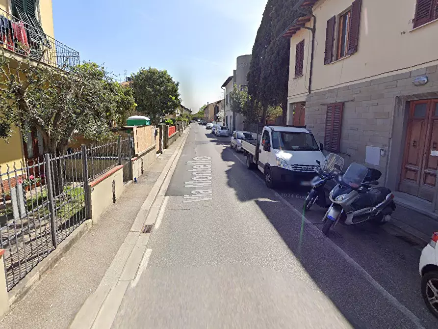 Immagine 11 di Appartamento in vendita  in via Montello a Campi Bisenzio