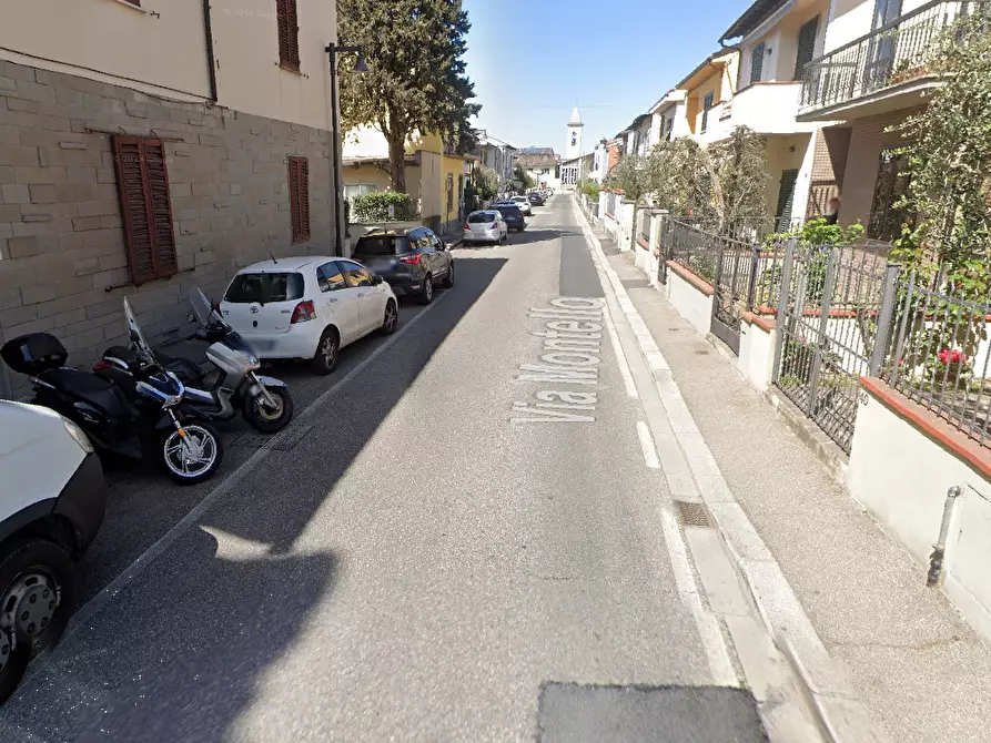 Immagine 12 di Appartamento in vendita  in via Montello a Campi Bisenzio