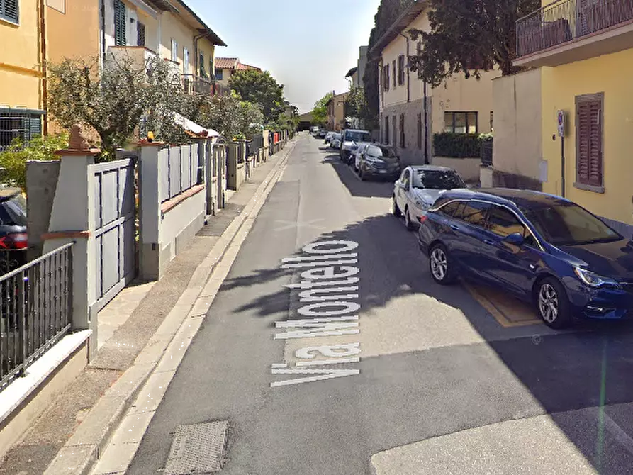 Immagine 13 di Appartamento in vendita  in via Montello a Campi Bisenzio