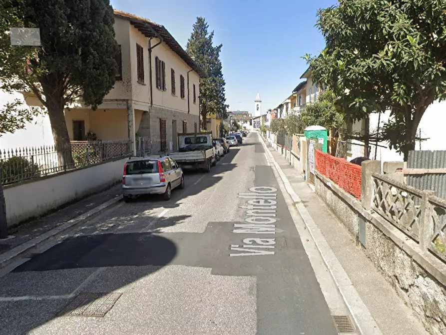 Immagine 14 di Appartamento in vendita  in via Montello a Campi Bisenzio