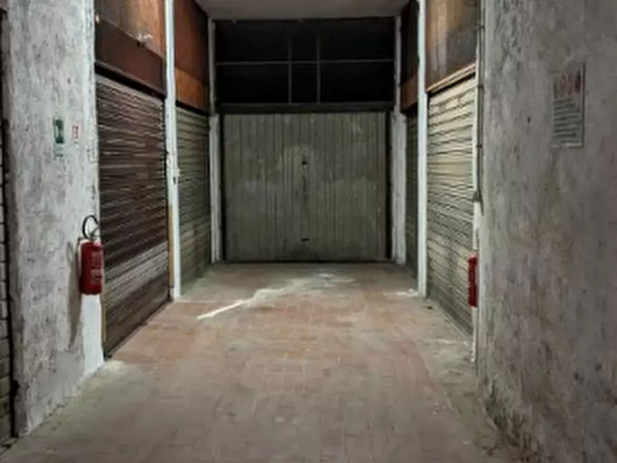 Immagine 2 di Magazzino in vendita  in Via Frascati a Colonna