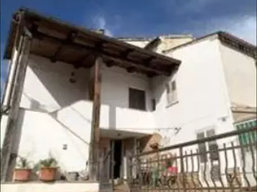 Immagine 2 di Casa indipendente in vendita  in Via Pozzo  a Falerone