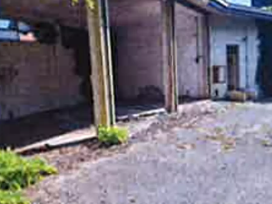 Immagine 1 di Capannone industriale in vendita  in via Puccini  a Besana In Brianza