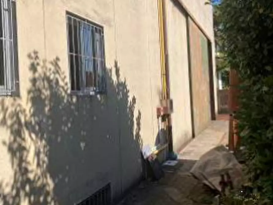 Immagine 9 di Capannone industriale in vendita  in Via Aspromonte a Schio