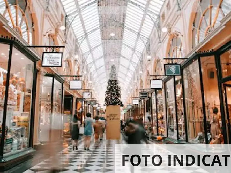 Immagine 4 di Negozio in vendita  in Via Flaminia a Riano