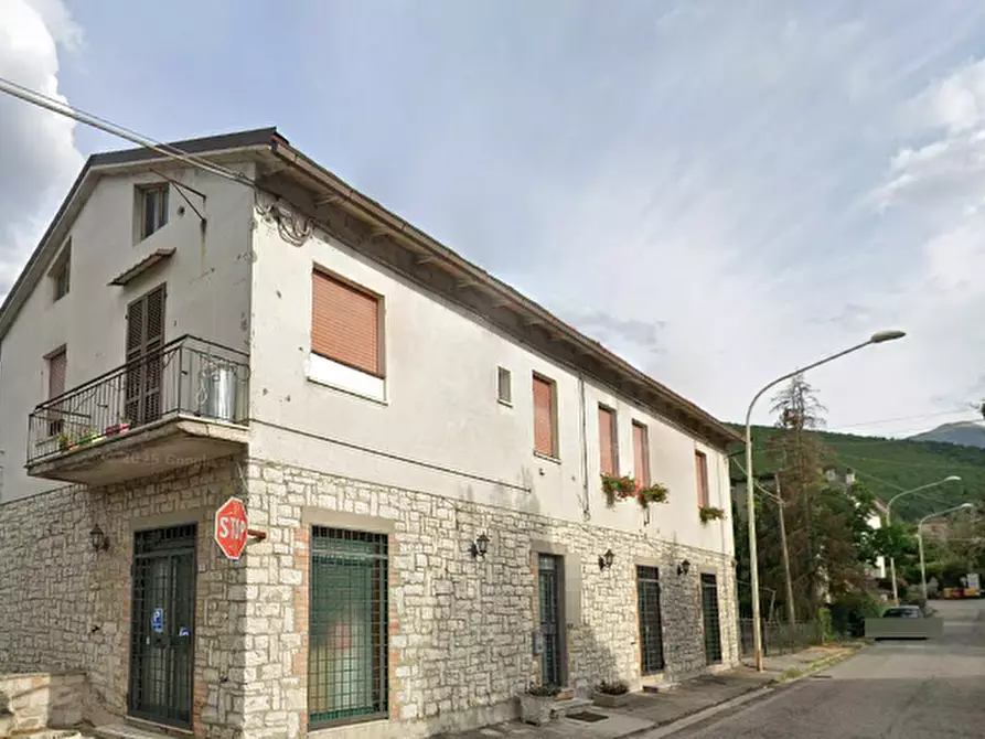 Immagine 2 di Stabile in vendita  in Via Monte Catria  a Frontone