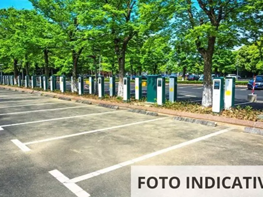 Immagine 3 di Posto auto in vendita  in Viale Leonardo da Vinci a Ravenna