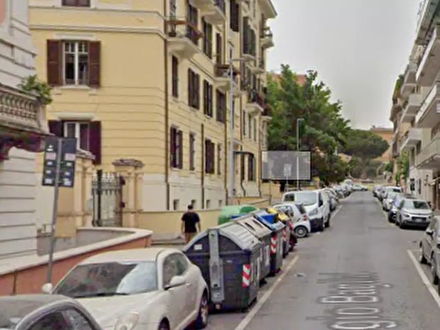 Immagine 8 di Stabile in vendita  in  Via Catania a Roma