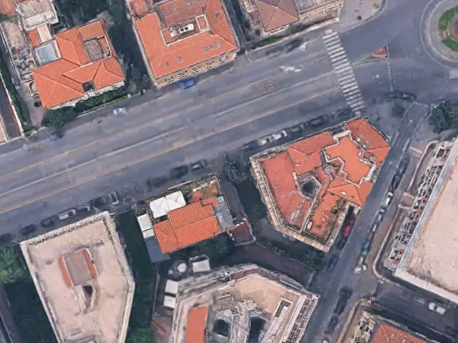 Immagine 13 di Stabile in vendita  in  Via Catania a Roma