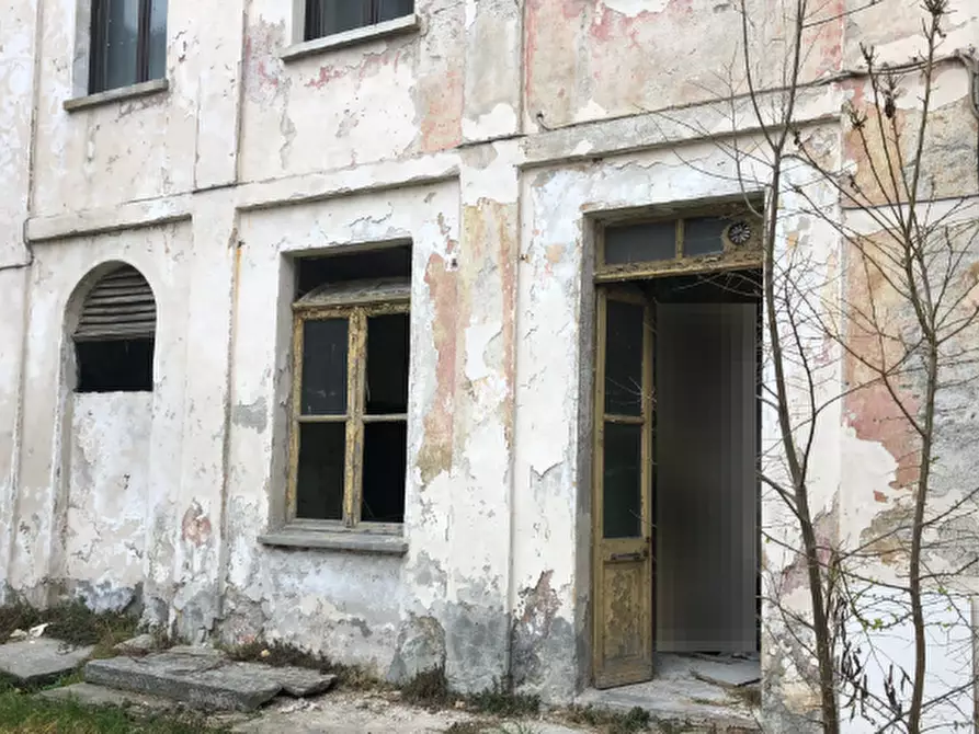 Immagine 1 di Stabile in vendita  in Via Caviglione  a Pont Canavese