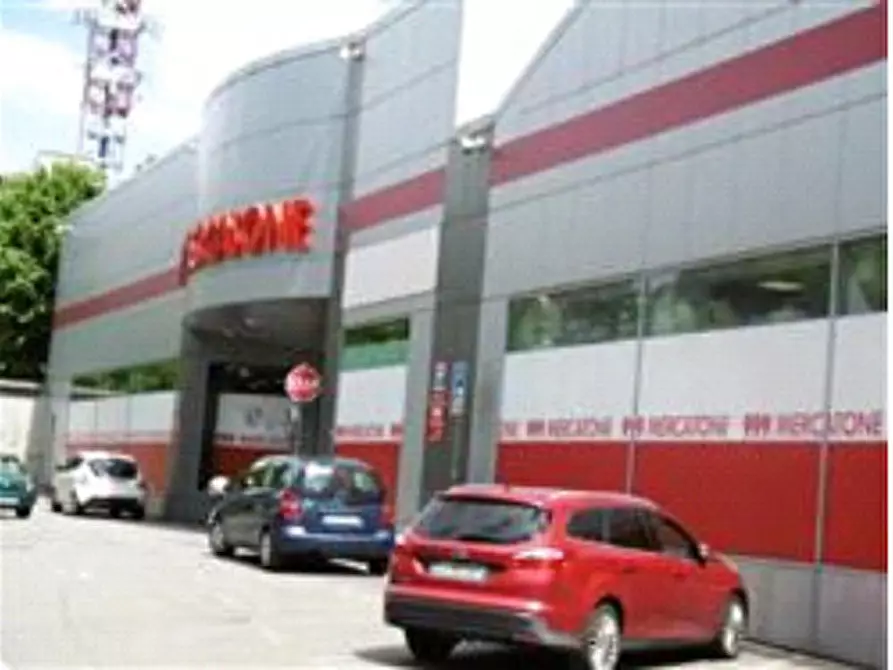 Immagine 7 di Negozio in vendita  in Via allo Stadio a Seregno