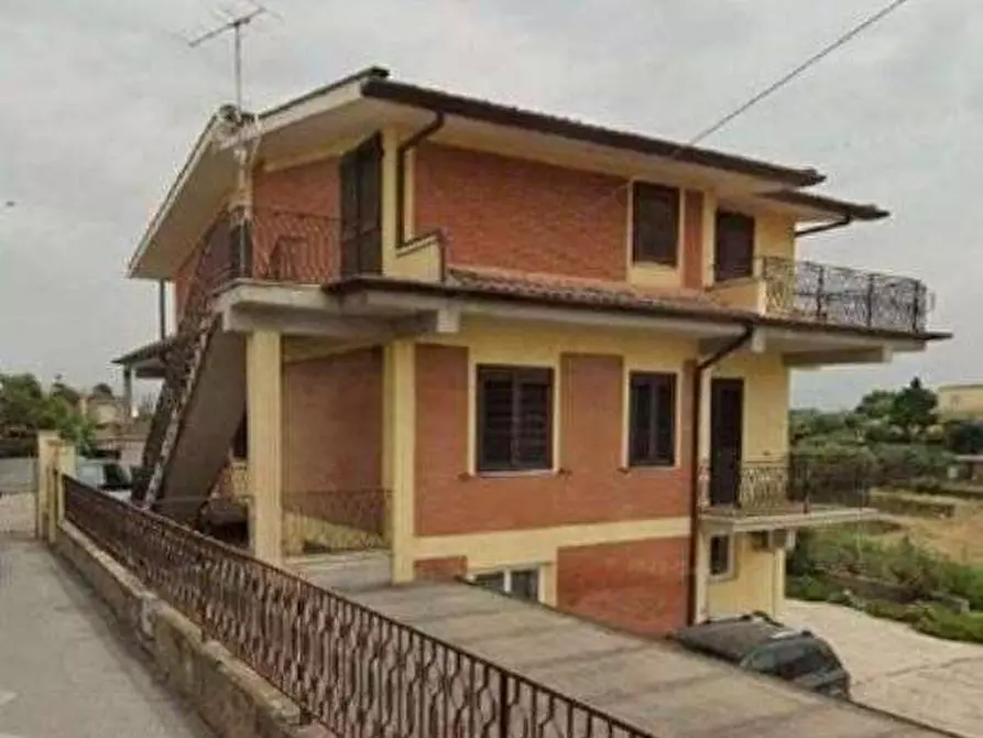 Immagine 2 di Casa indipendente in vendita  in Via delle Nottue a Ardea