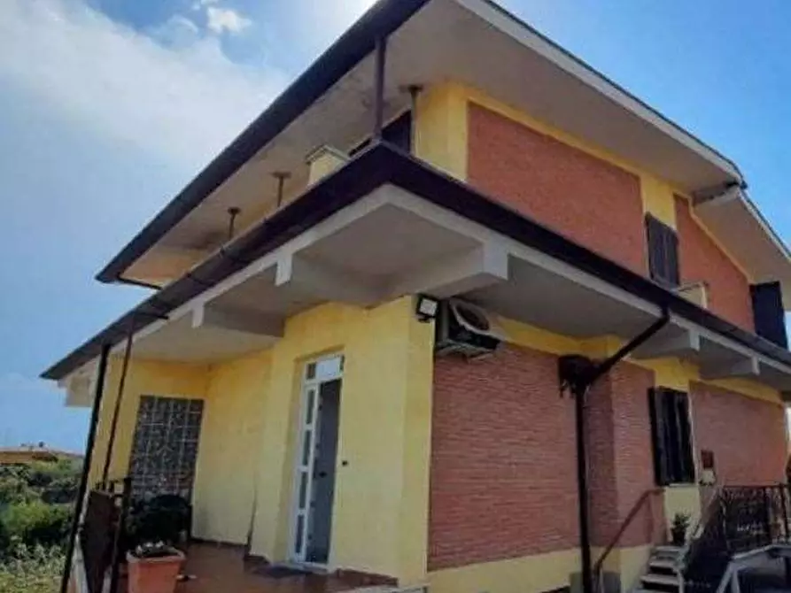 Immagine 3 di Casa indipendente in vendita  in Via delle Nottue a Ardea
