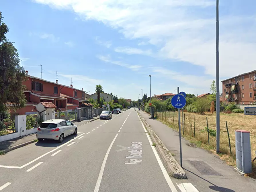 Immagine 5 di Negozio in vendita  in Via Monte Rosa  a Bareggio