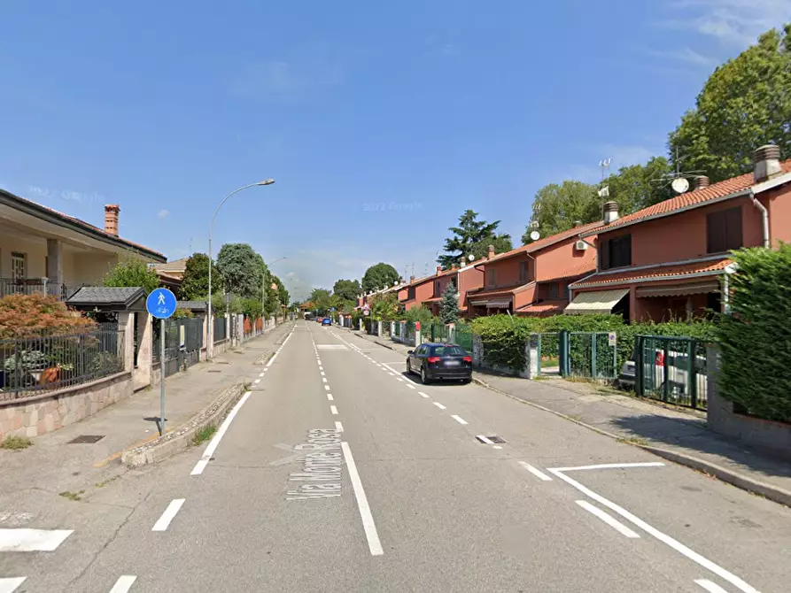 Immagine 6 di Negozio in vendita  in Via Monte Rosa  a Bareggio