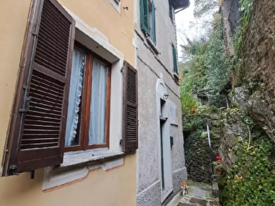 Immagine 3 di Porzione di casa in vendita  in Via Trebisonda a Valsolda