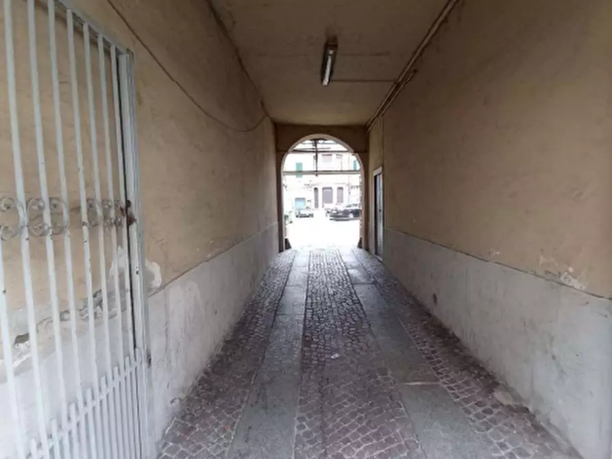 Immagine 2 di Negozio in vendita  in Via Alessandro Manzoni a Como