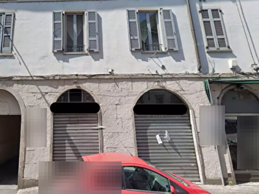 Immagine 1 di Negozio in vendita  in Via Alessandro Manzoni a Como