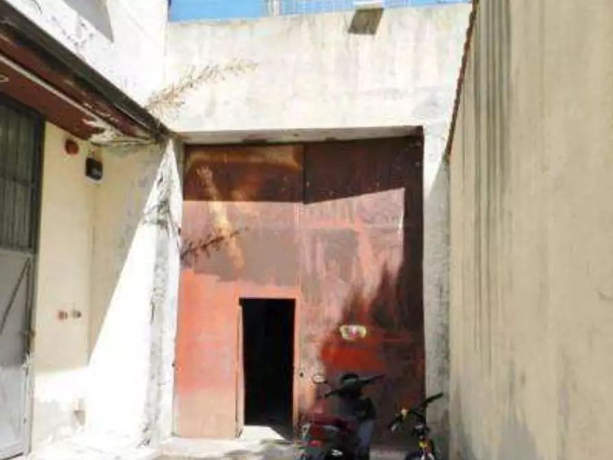 Immagine 1 di Magazzino in vendita  in Via Salieri a Quartu Sant'elena