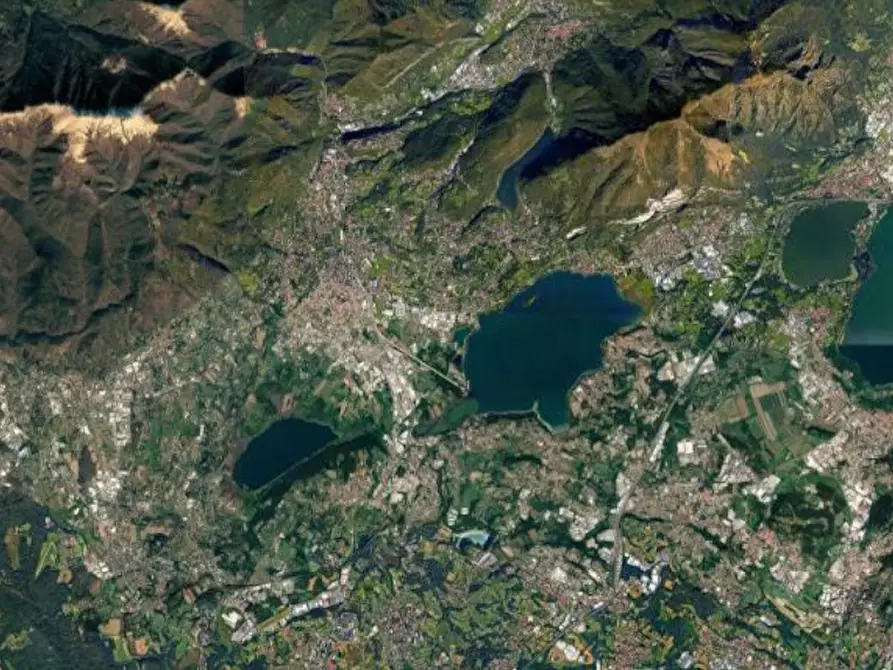 Immagine 2 di Magazzino in vendita  in Via Lecco a Erba