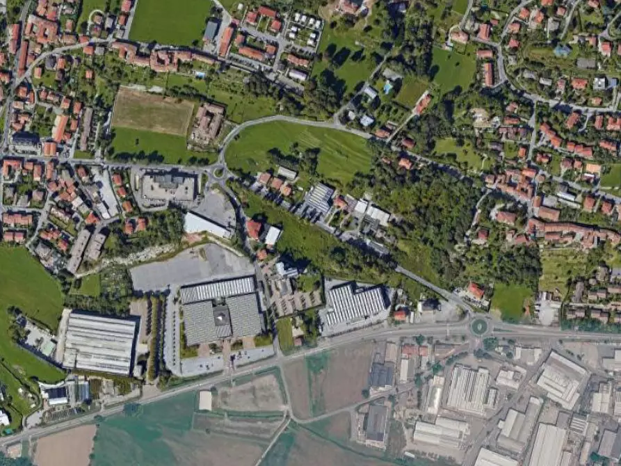 Immagine 3 di Magazzino in vendita  in Via Lecco a Erba
