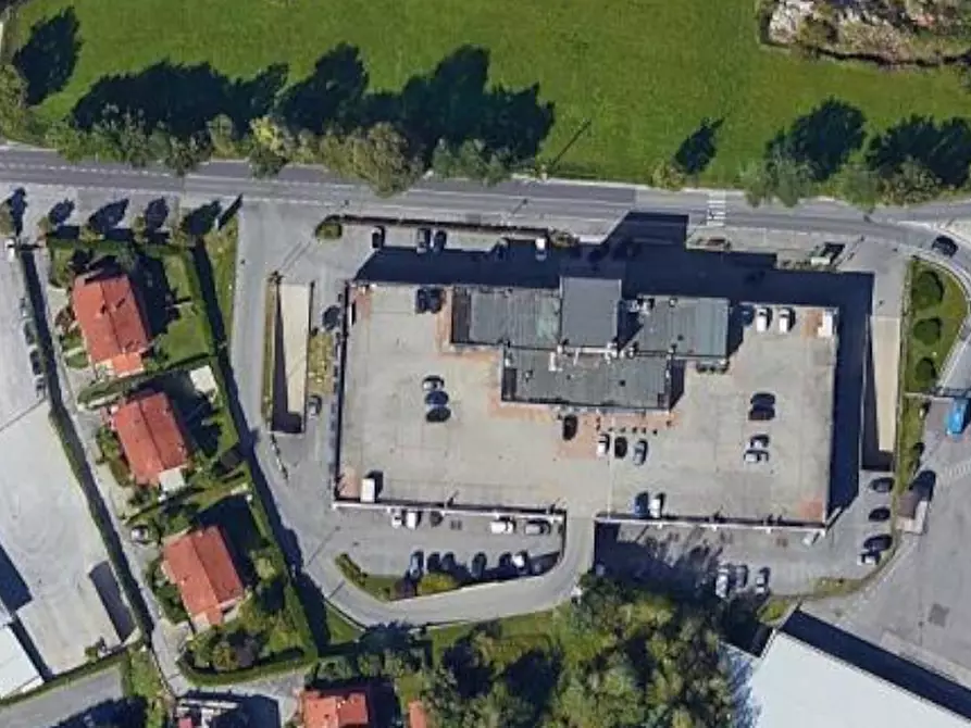 Immagine 4 di Magazzino in vendita  in Via Lecco a Erba