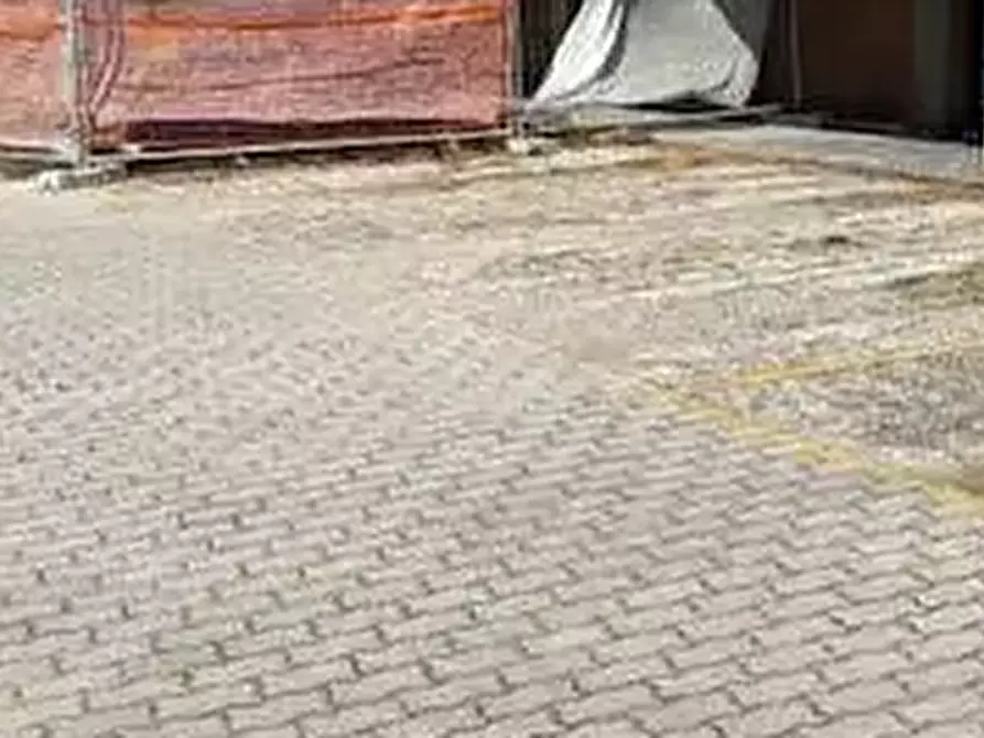 Immagine 6 di Posto auto in vendita  in Viale Leonardo da Vinci  a Ravenna