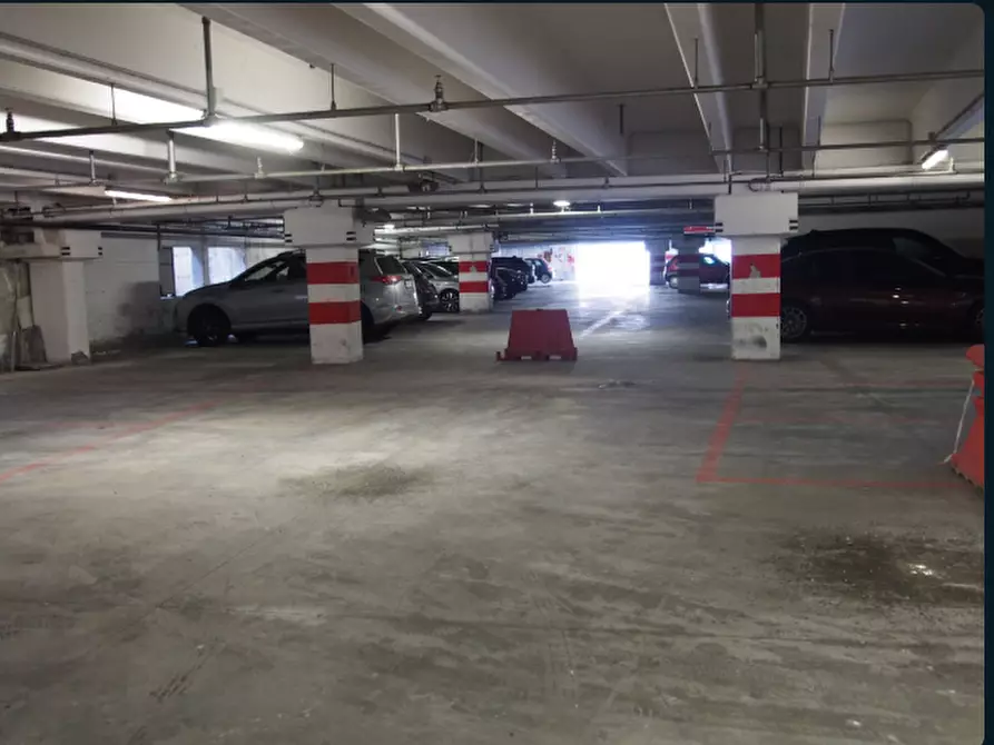 Immagine 1 di Garage in vendita  in Via Balilla a Romano Di Lombardia