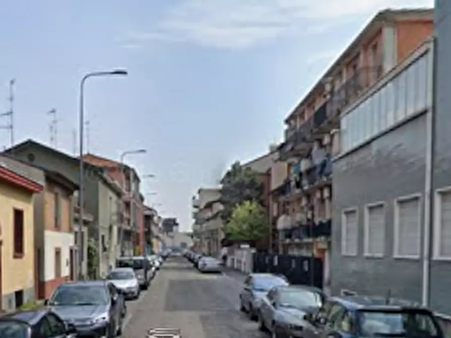 Immagine 9 di Appartamento in vendita  in Via Val di Non a Milano