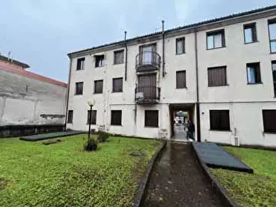 Immagine 1 di Appartamento in vendita  in Via Umberto I a Pessano Con Bornago