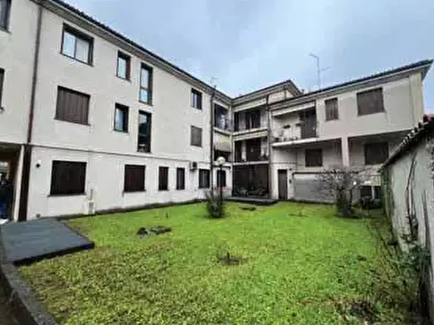 Immagine 4 di Appartamento in vendita  in Via Umberto I a Pessano Con Bornago