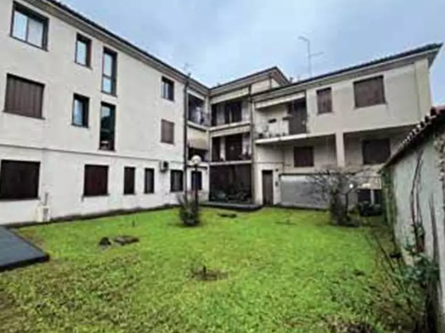 Immagine 8 di Appartamento in vendita  in Via Umberto I a Pessano Con Bornago
