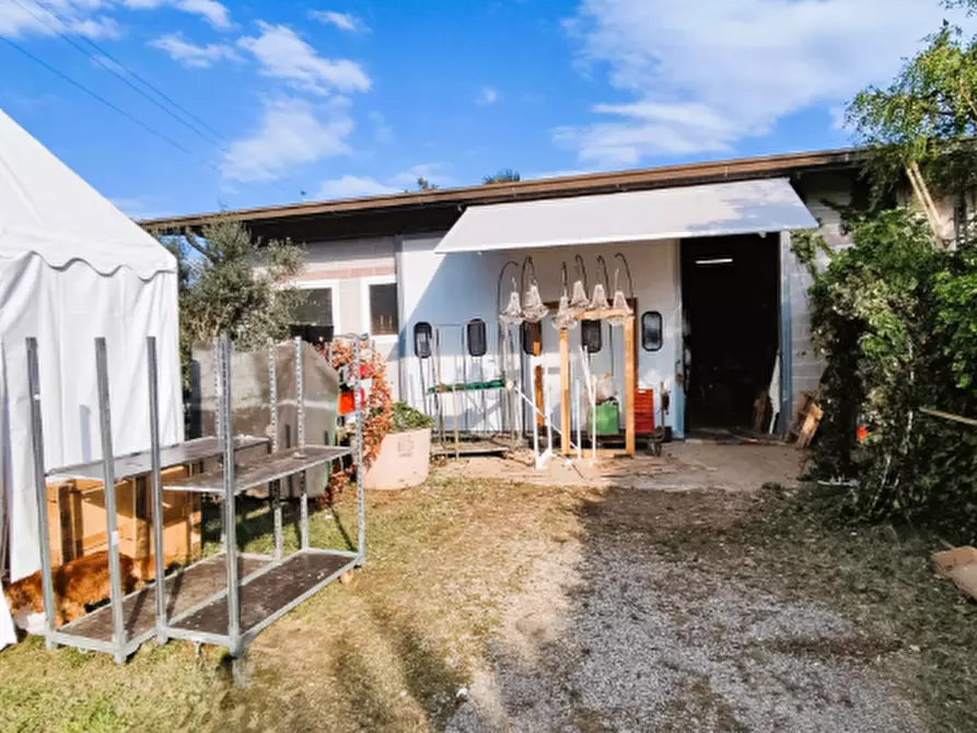 Immagine 1 di Magazzino in vendita  in Via di Riva a Sedegliano