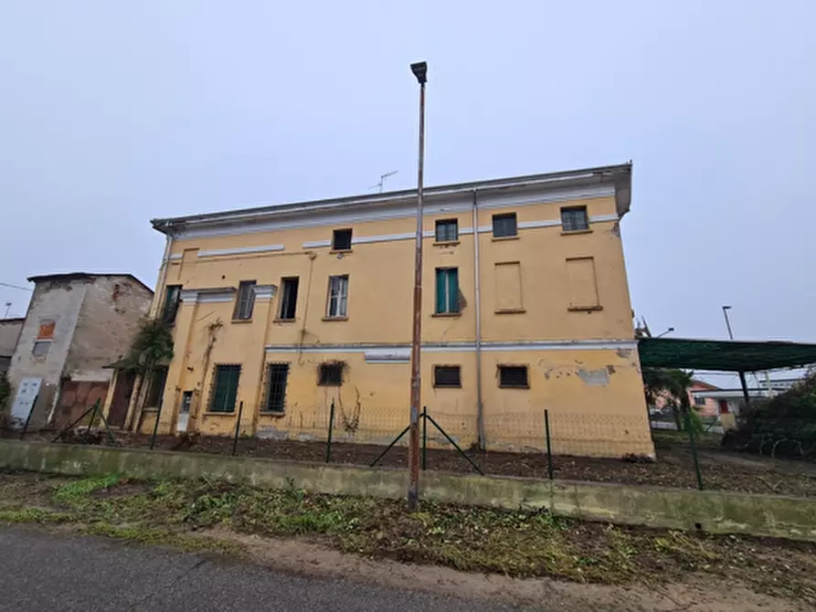 Immagine 4 di Laboratorio in vendita  in Via Matilde di Canossa  a Quistello