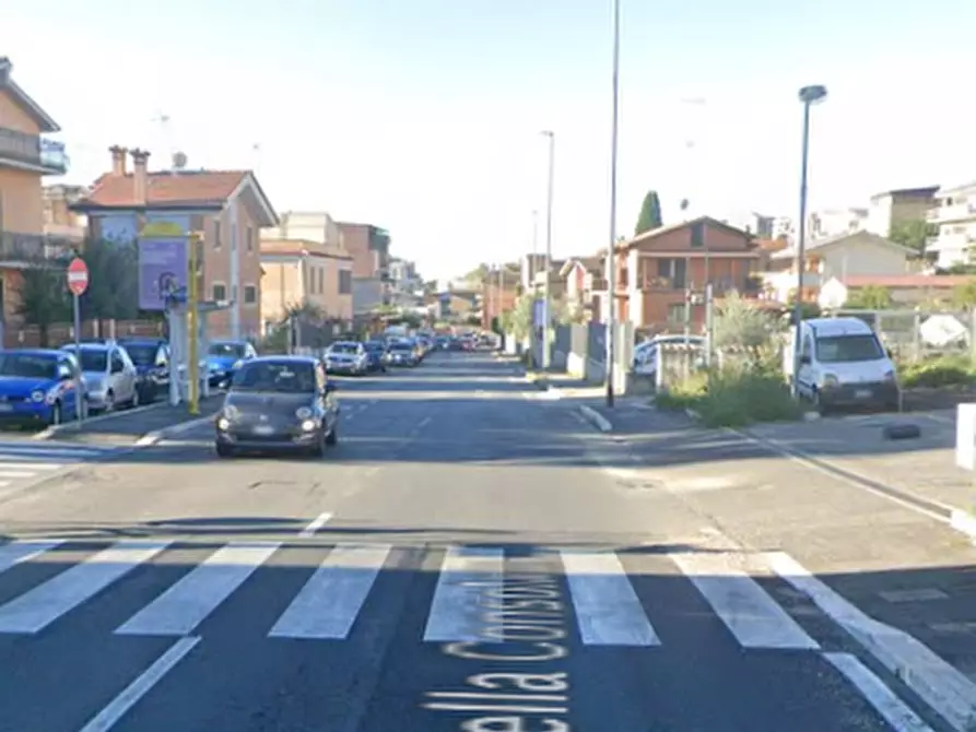 Immagine 4 di Magazzino in vendita  in Via dei Bonacolsi a Roma