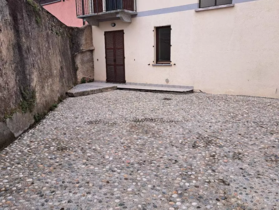 Immagine 2 di Posto auto in vendita  in Via IV Novembre a Galliate Lombardo
