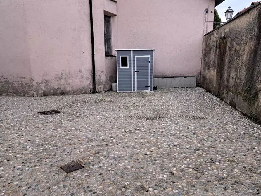 Immagine 3 di Posto auto in vendita  in Via IV Novembre a Galliate Lombardo