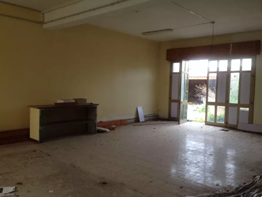 Immagine 3 di Negozio in vendita  in Via Manno a Sardara