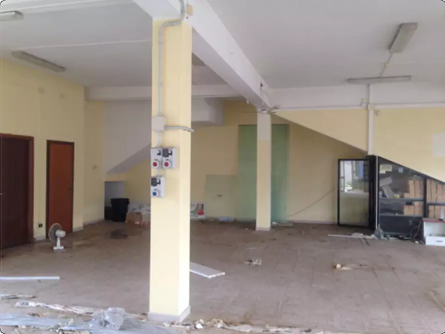 Immagine 5 di Negozio in vendita  in Via Manno a Sardara