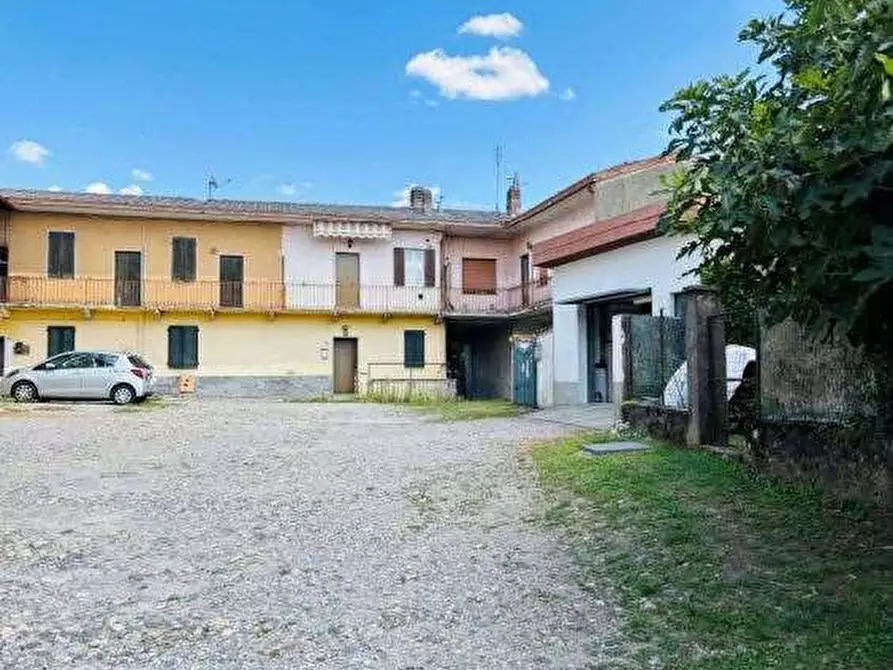 Immagine 3 di Appartamento in vendita  in Viale Bioso  a Vergiate