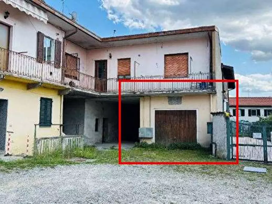 Immagine 12 di Appartamento in vendita  in Viale Bioso  a Vergiate